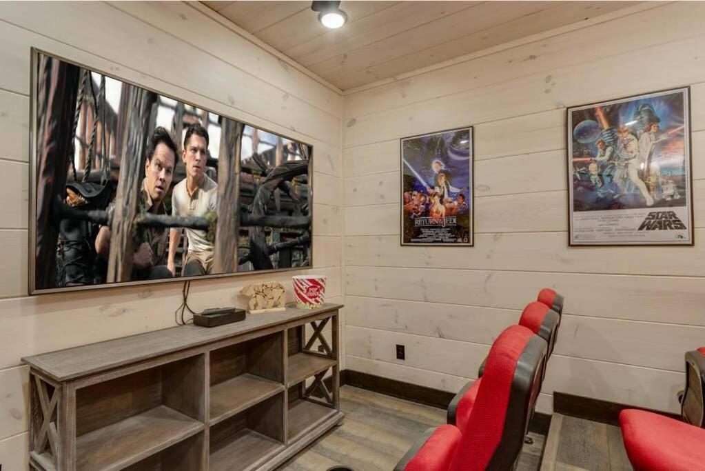 Blue Moon Ridge: Brand New Cabin! 5 Bedrooms, Pool/Hot Tub, Theatre Pigeon Forge Ngoại thất bức ảnh