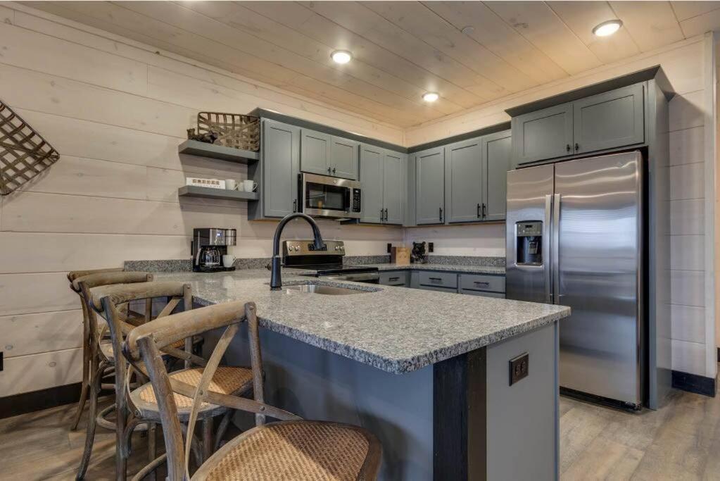 Blue Moon Ridge: Brand New Cabin! 5 Bedrooms, Pool/Hot Tub, Theatre Pigeon Forge Ngoại thất bức ảnh