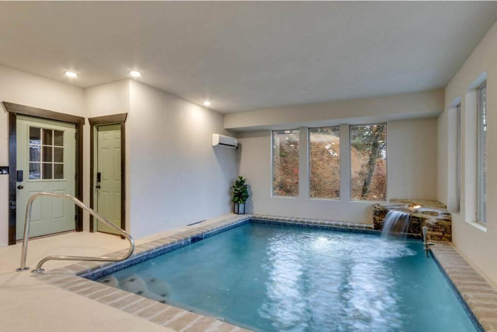 Blue Moon Ridge: Brand New Cabin! 5 Bedrooms, Pool/Hot Tub, Theatre Pigeon Forge Ngoại thất bức ảnh