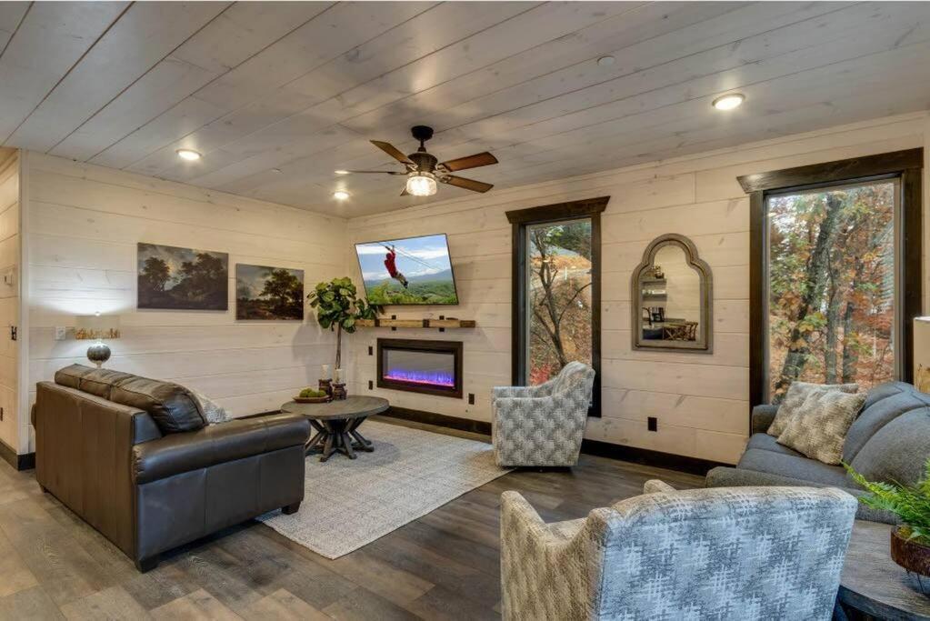 Blue Moon Ridge: Brand New Cabin! 5 Bedrooms, Pool/Hot Tub, Theatre Pigeon Forge Ngoại thất bức ảnh